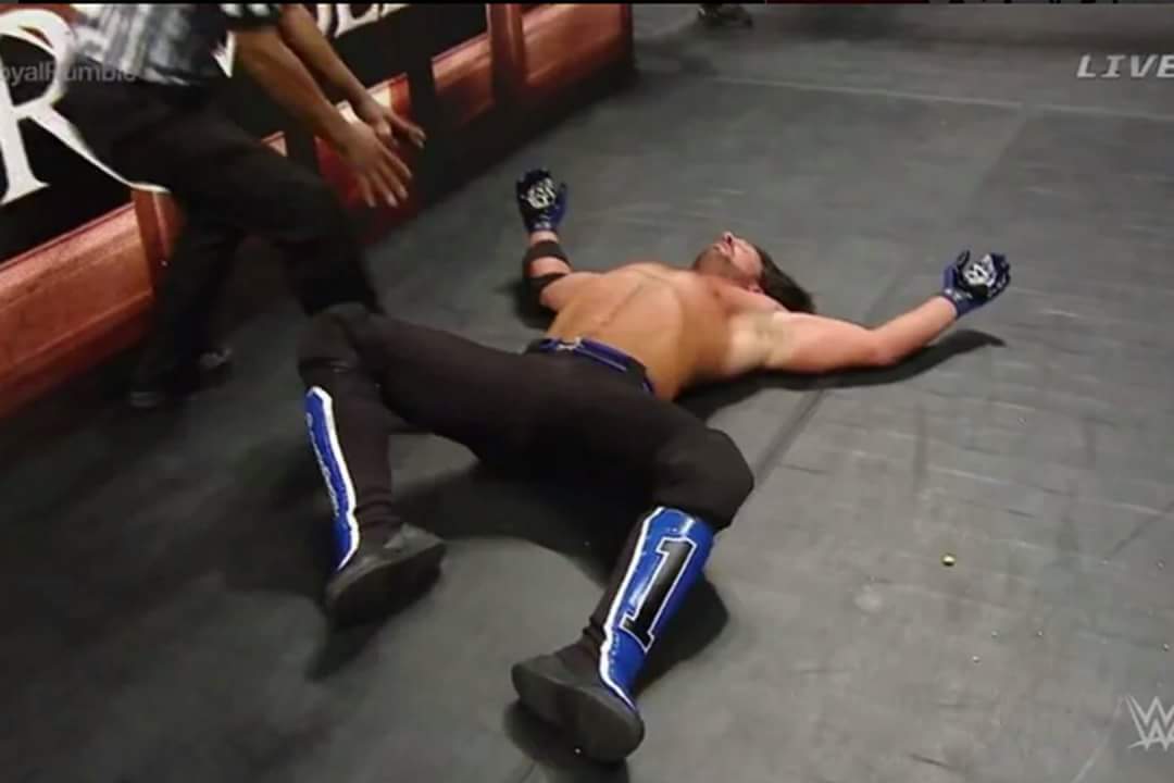 Wrestling_TR's tweet photo. Geçen yıl Royal Rumble maçında günümüz UC sahibi Kevin Owens, günümüz WWEWHC sahibi AJ Styles'ı elemiştir. #PhenomenalAdmin https://t.co/pd9LeyOdTd