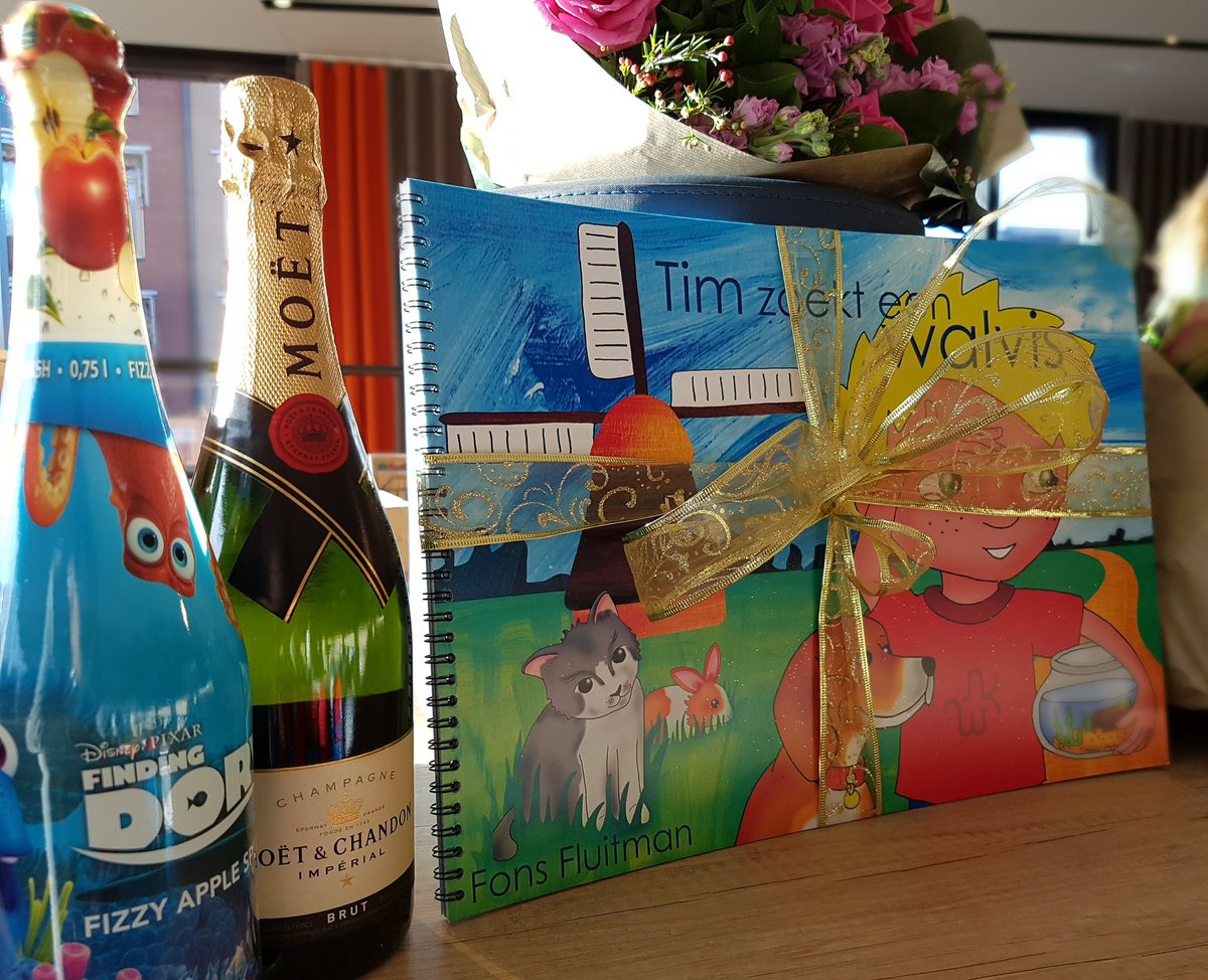 StudioElsbeth's tweet photo. Launch of #Wapperkids #signlanguage #picturebook illustrated by me! #gebaren.nl #illustration #StudioElsbeth #Whale #Timzoekteenwalvis #book https://t.co/RYFLE31EQN