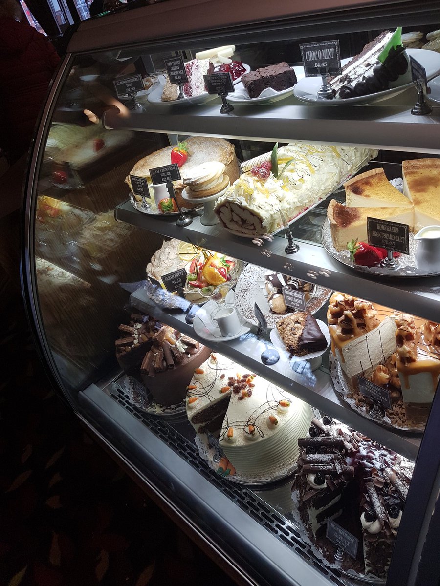 sam_baked's tweet photo. Only @AtTheTavernn have a great Saturday everyone
#ItsCakeTime!!! 
@JosephHolt1849 
@BAKO_NW 
@waynekitesurfer 
@jolaughalot 
@just_dixie https://t.co/0HA8MvPCik
