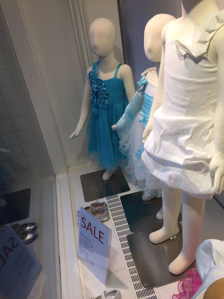 DModa_nl's tweet image. Ook voor de #kids hebben we #feestkleding en #bruidsmeisjesjurken in de #sale met kortingen tot 70%. Kom je #shoppen?