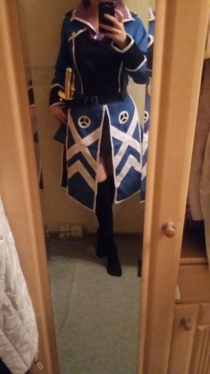 _Nessaja_'s tweet photo. Erster Test mit Schwert. ..auch wenn es falsch herum ist ~

#AwashimaSeri #KProject https://t.co/Y03Bm7okVb