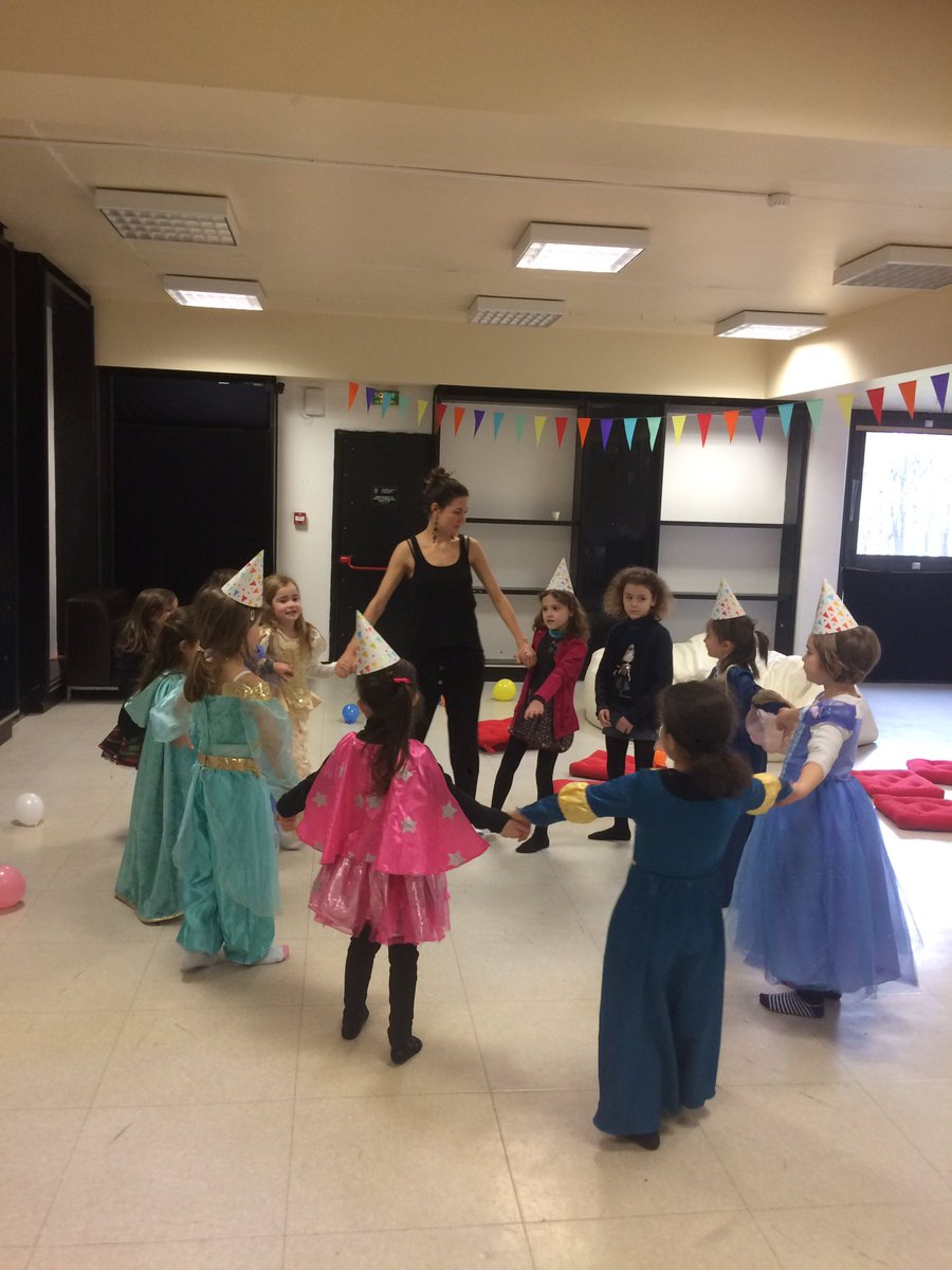 MACCRETEIL's tweet photo. Anniversaire de Lou 1 spectacle + 1 atelier + Mille friandises et des cadOs #AnniversaireàlaRenverse à @MACCRETEIL #enfance #fête #Mac16/17 https://t.co/VONamfu4C3