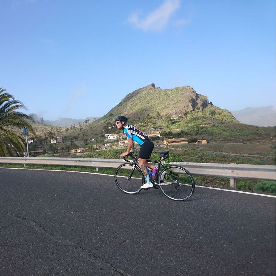 B1866London's tweet photo. @_julietelliott shows us the the climbers dream ride on the #BrooksBlog. #OnTheRivet https://t.co/TCBzVhj9Fz https://t.co/Yv8SkBaj3e