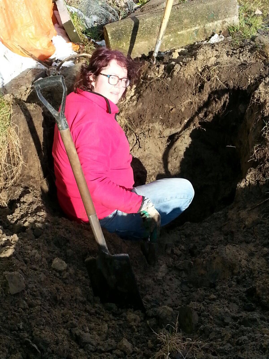 Stap 1 voor de aanleg van de riolering: de rioolbuis is gevonden!