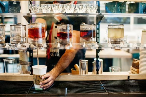 Celebrating Hot Tea Month with our favorite hot tea spots in the #Mitten. Where's your fav spot to sip? buff.ly/2jdRD55 #MittenLove