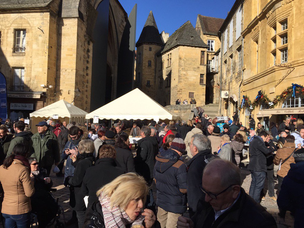 GueneGuillaume's tweet photo. Fête de la #truffe à @Sarlat https://t.co/gvflHp1UlI