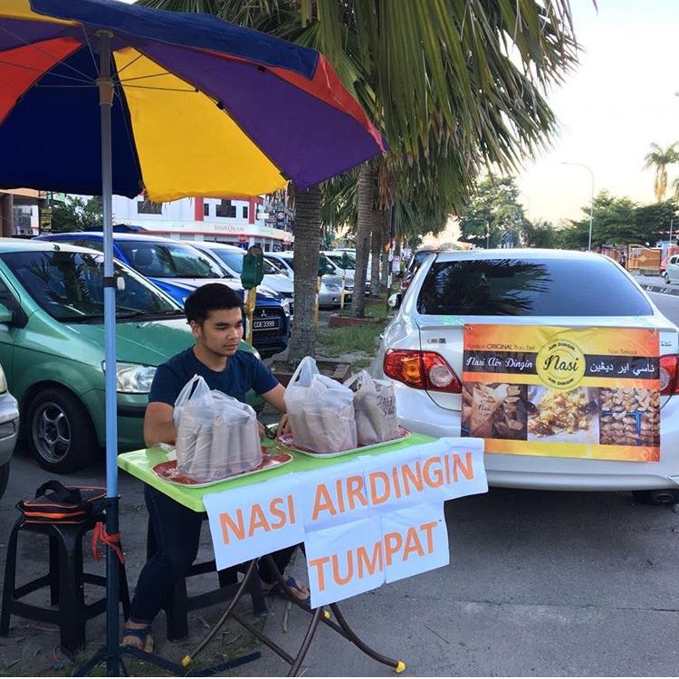 Rakan saya <a href="/zfrnrhm/">Aqil</a> sedang meniaga demi mencari sesuap nasi untuk anak dan isteri di Kelantan. Viralkan untuk bantu rezeki anak muda ini!