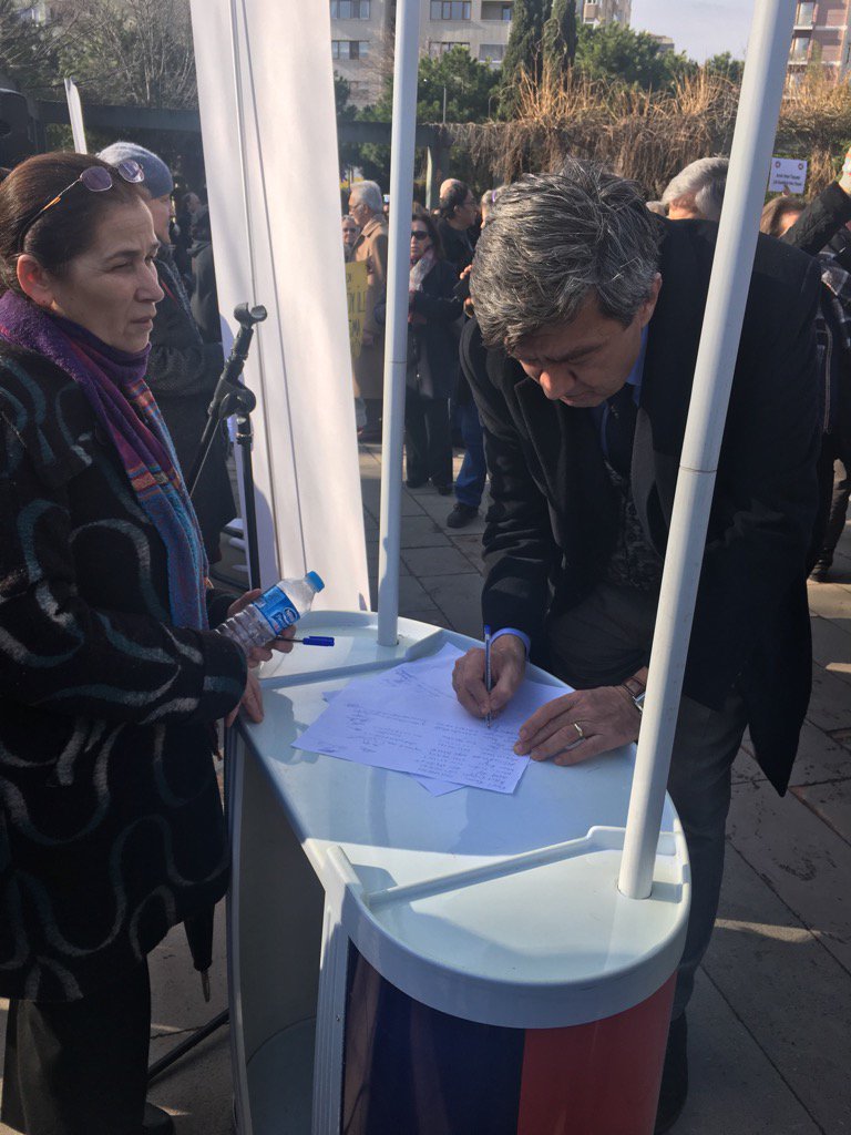 KadirGokmenOgut's tweet photo. Göztepe'de #Tasyapi konutlarının hukuksuz uygulamalarını gündeme getirildiği toplantidayim.@kadikoychp @herkesicinCHP https://t.co/Qr3CBLFhVo