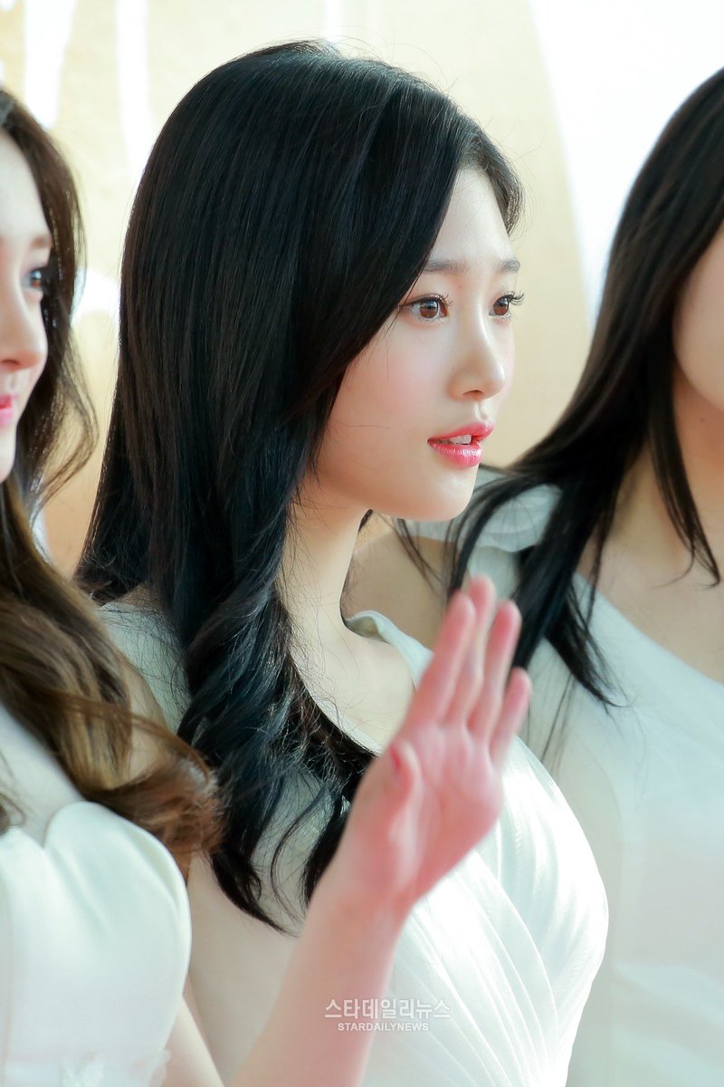 jchaeyeonglobal's tweet photo. [PRESS] 170114 #Chaeyeon @ Golden Disk Awards Red Carpet 
#아이오아이 #IOI #정채연 https://t.co/yG63i8Ywoq