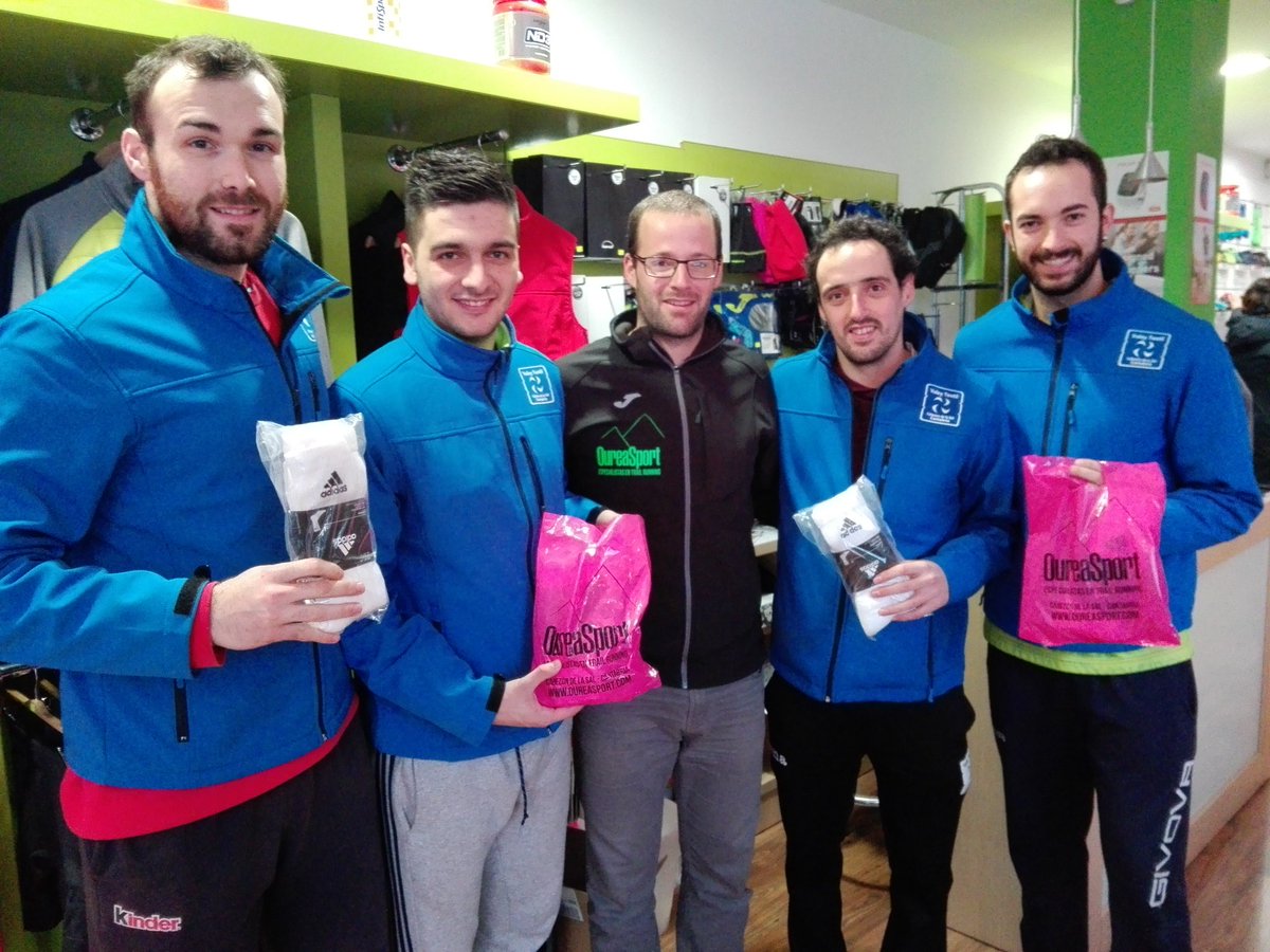 VoleyTextil's tweet photo. Mañana empezamos la segunda vuelta y estrenamos calcetines gentileza de @OureaTrail y @DEPORTESPODIUM ¡Muchas gracias! https://t.co/BHaOLGVmJi