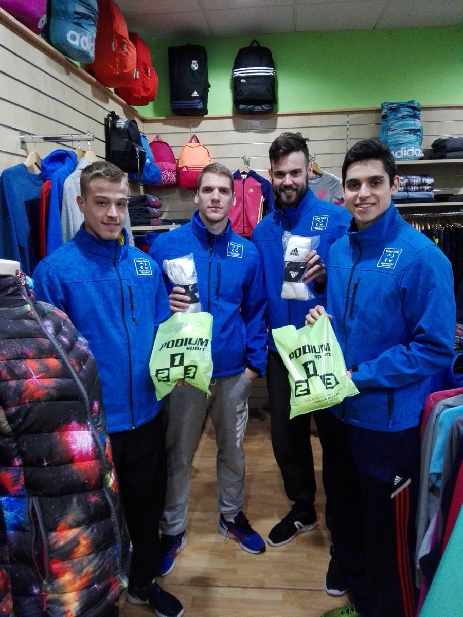 VoleyTextil's tweet photo. Mañana empezamos la segunda vuelta y estrenamos calcetines gentileza de @OureaTrail y @DEPORTESPODIUM ¡Muchas gracias! https://t.co/BHaOLGVmJi