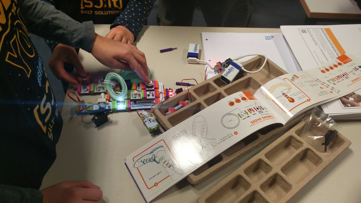 chombium's tweet image. I wish I had such toys when I was a child  :) @funduino @littleBits #Lego #Mindstorm #SAPLearnHackPlay #sitKidWDF #SITWDF