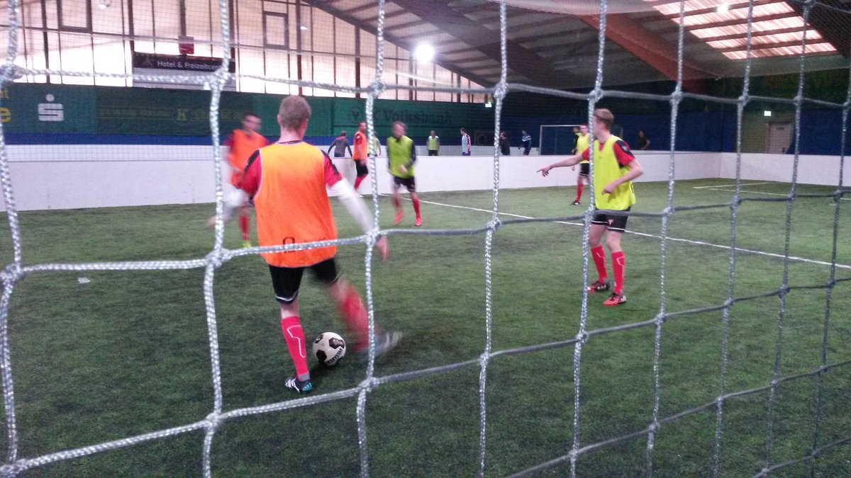 cvvSparta's tweet photo. Sparta 1 actief in de zaal, speedsoccer in Vreden #goedetraining https://t.co/gMAgKf9PrS
