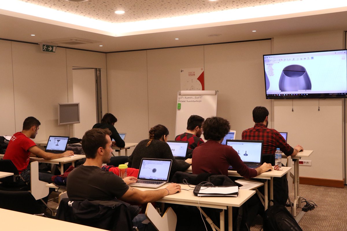 MertKutukoglu's tweet photo. Koç Üniversitesi Makine Mühendisleri Topluluğu ile gerçekleştirilen @adskFusion360 eğitimi devam ediyor! @kworkscenter @autodesk https://t.co/AJs5WqSewR