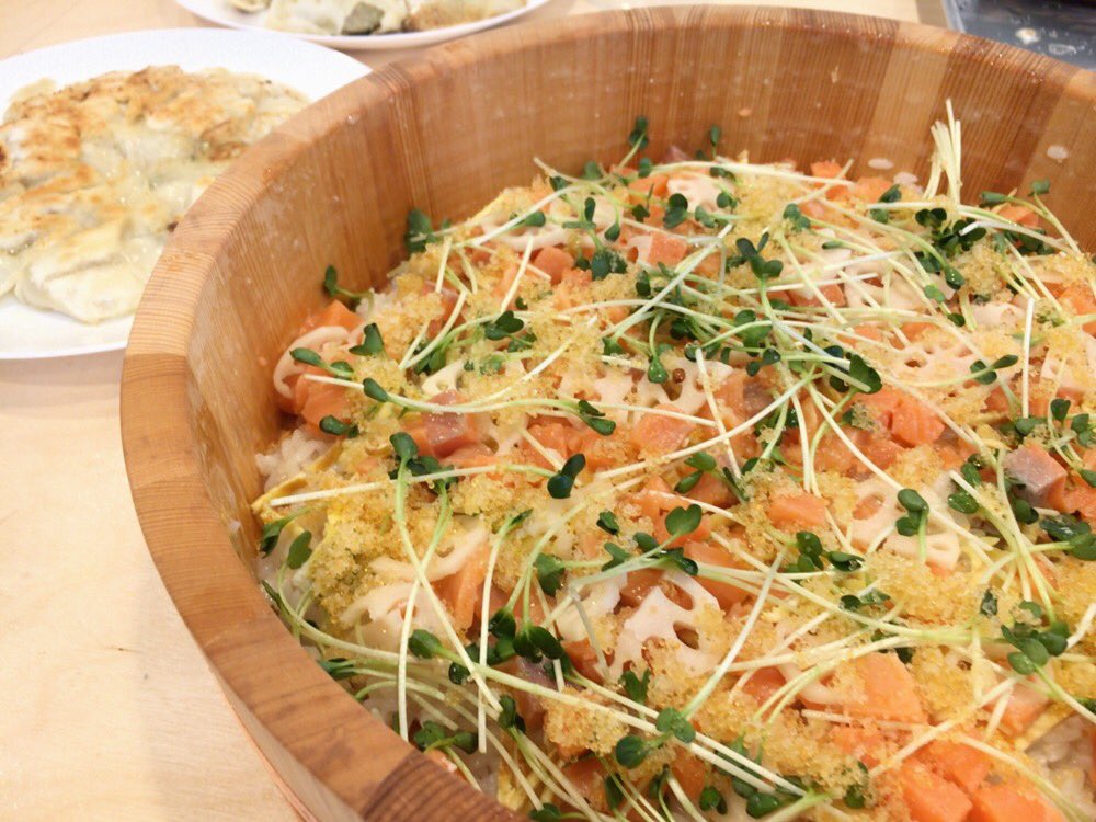 - 오늘 제주도에서 했던 강의는 #일본영화 속 요리였어요. #카모메식당 #오니기리 #토일렛 #야끼교자 #49일의레시피 #지라시스시 맛도 잘 나오고...