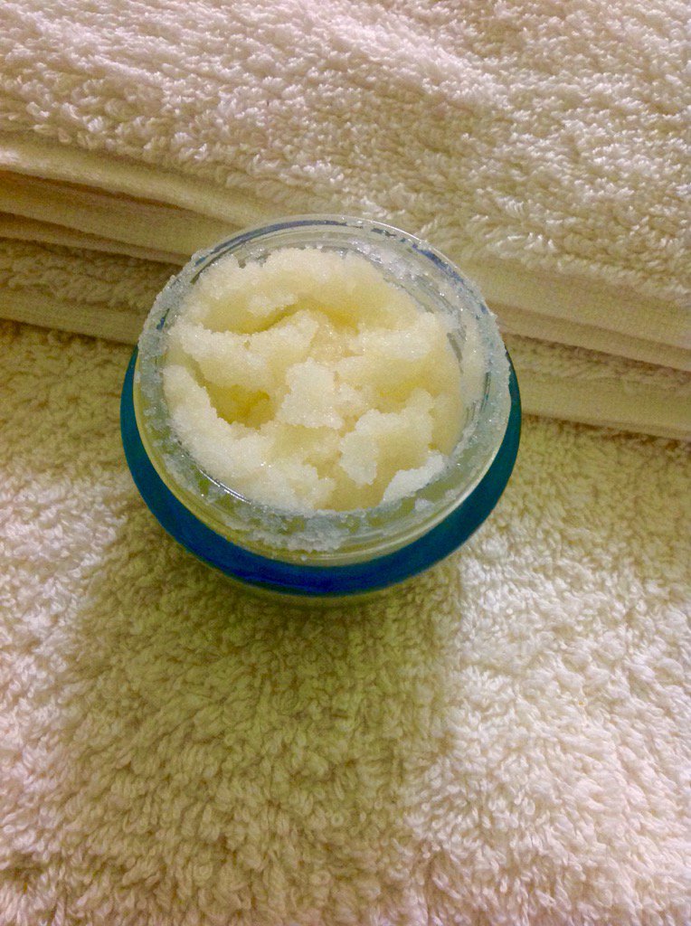 biotxik's tweet photo. Nos hablan de las #dieta #detox a menudo.No nos olvidemos de nuestra #piel Con esta mezcla de #sal #aceite 
 #limón https://t.co/f4uICCBE0r