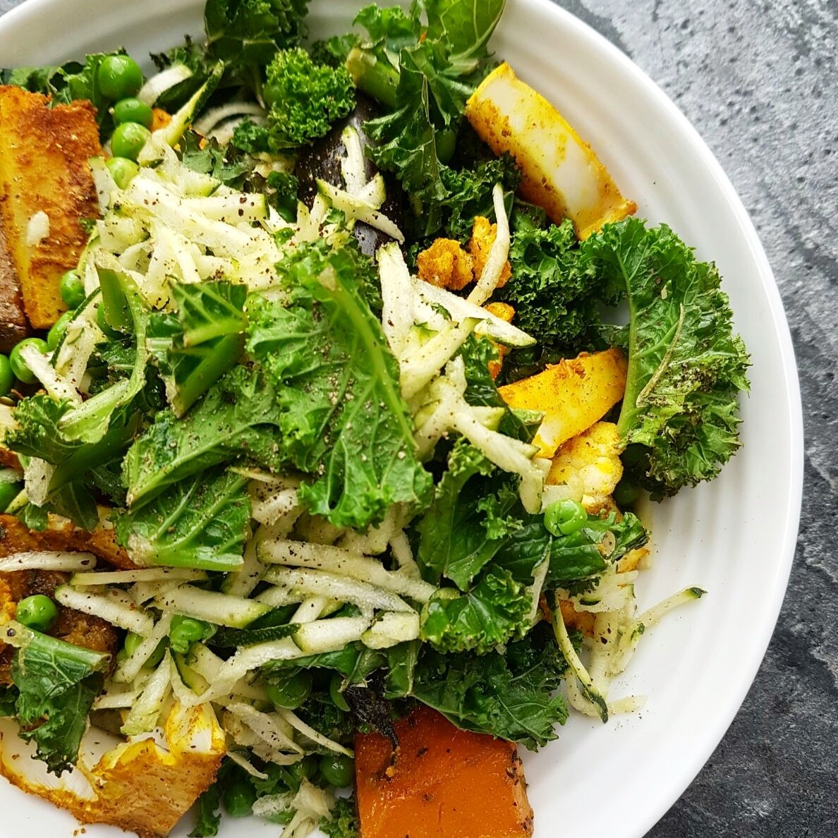 foodbydiana's tweet photo. No matter what's lurking in your fridge, all #Leftovers can be used and eaten & made even more YUM with a refreshing🍋Dressing #DIYLunch https://t.co/iZKGZrvFsD