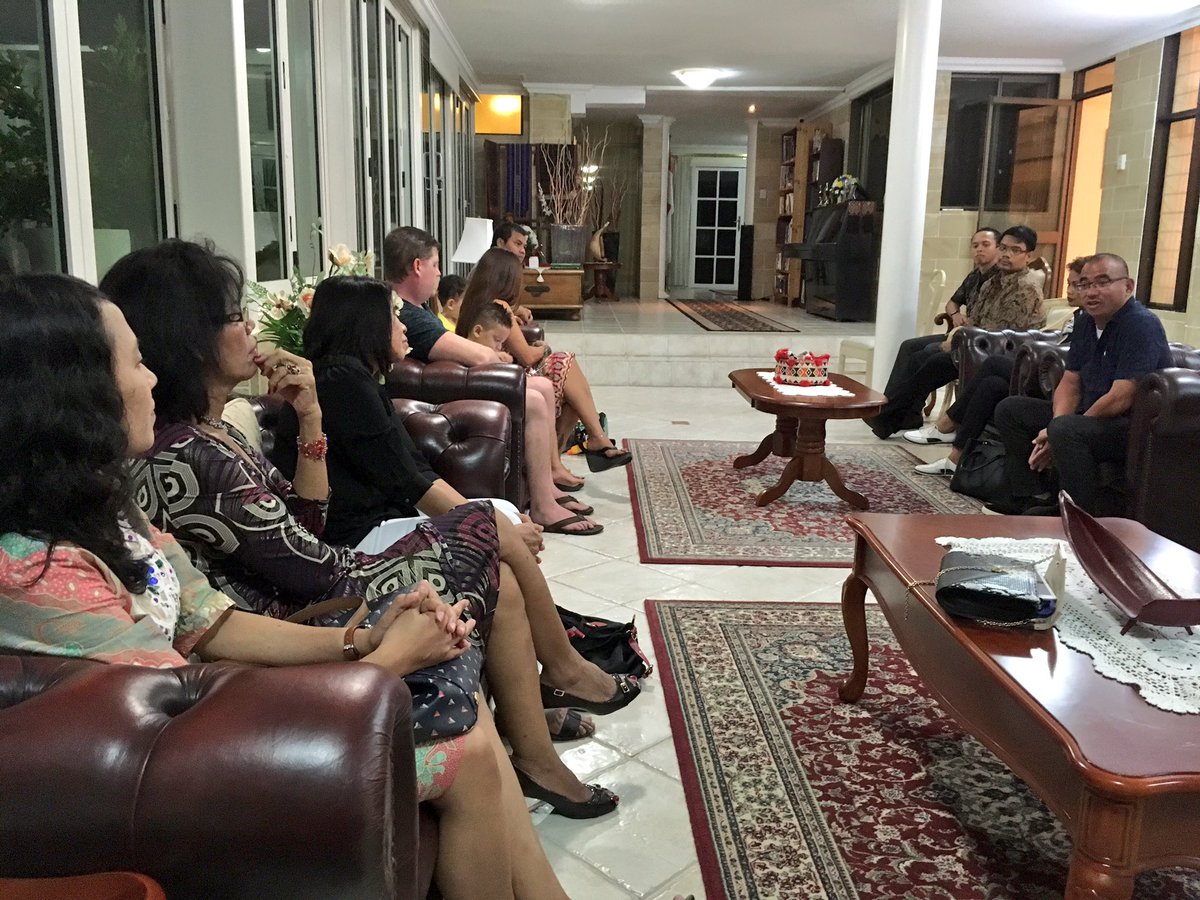 INAinDarwin's tweet photo. Pak Konsul @aosny2011 hosts Batak gathering @BangunSalomo @tarigan_mila @sihombing2002 @Jef_Nainggolan @Batak_Com https://t.co/MSkfrNHaF7