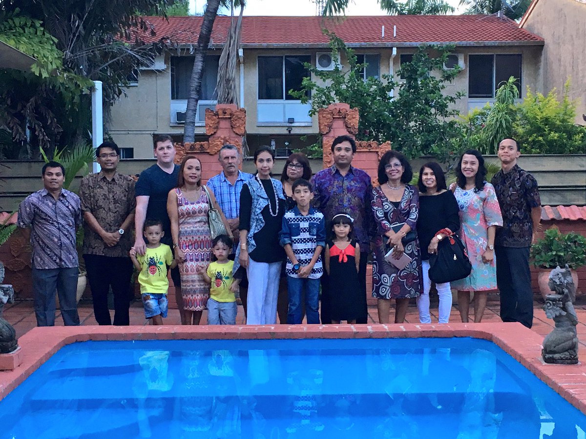 INAinDarwin's tweet photo. Pak Konsul @aosny2011 hosts Batak gathering @BangunSalomo @tarigan_mila @sihombing2002 @Jef_Nainggolan @Batak_Com https://t.co/MSkfrNHaF7
