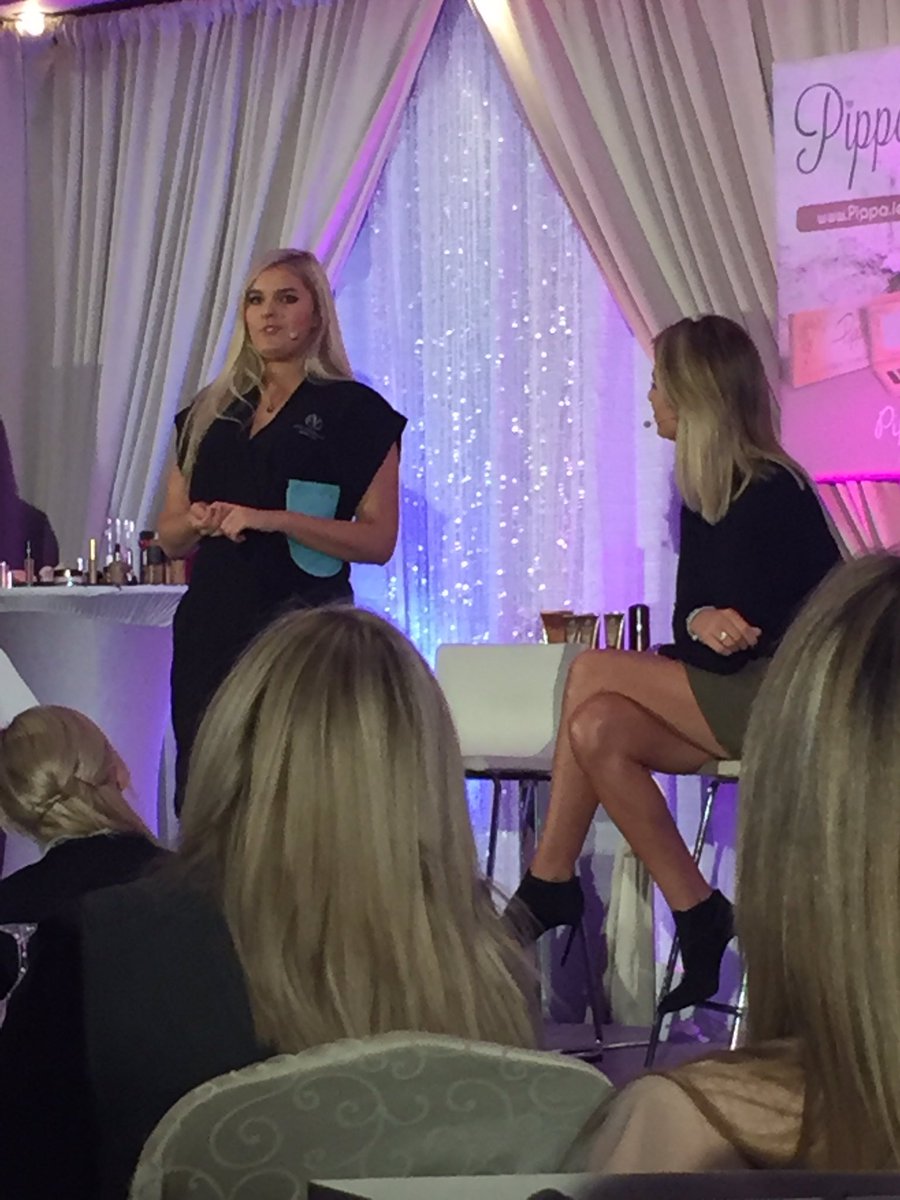 melodyt123's tweet photo. Delighted to be getting tan tips from Clara @vitaliberata @pipsypie #pippasfashionfactory 🙋🏽💕 #tan #nostreaks #yay https://t.co/crtlYfED4y