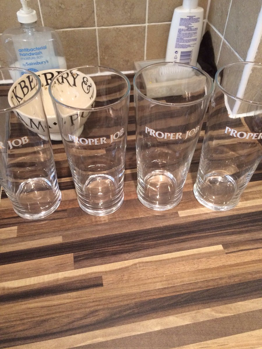 KarenGough3's tweet photo. @properjobale #emptyglass #disaster #noproperjob! https://t.co/OtpHJR0Wq1