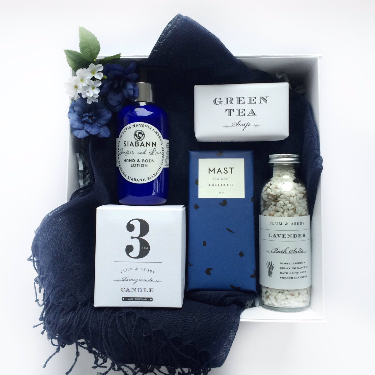 WhitebeamGifts's tweet photo. Very first show @marriotbexley Jan 15th! Thank you #giftboxes for #bridesmaids and #groomsmen. 
Show Offer: 10% off order plus free gift! https://t.co/smUbDkQuhp
