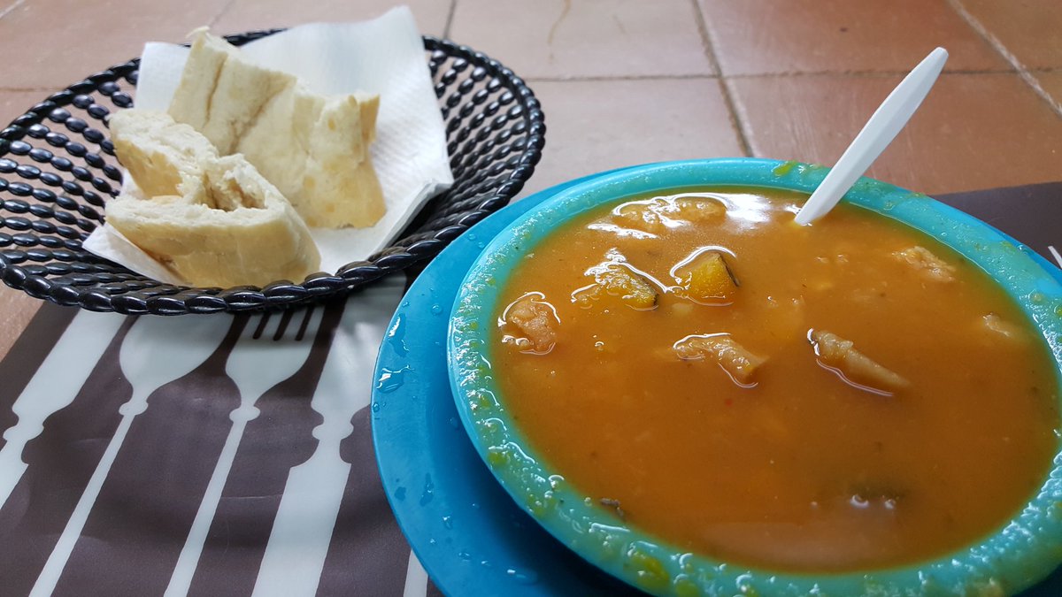 stephenalvarez's tweet photo. Desayuno en la plaza de mercado en Humacao.  #RinconCriollo https://t.co/g1ui24ko9T