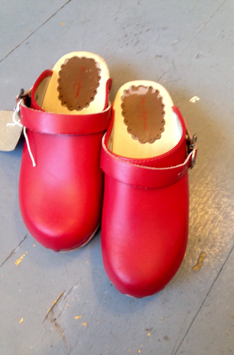 BuddyandBeehive's tweet photo. What's not to love?! Uk size 1. £15
#brightonshops
#redclogs
#prelovedchildrensclothes
#sustainablefashion
#savemoney https://t.co/pd4zvkuRVi