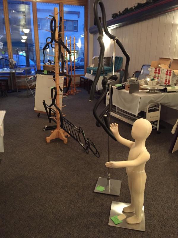 ChefWave's tweet image. January 14th sale : wreaths, decorations and fixtures for displays at 209 Main. conta.cc/2ilxaXX