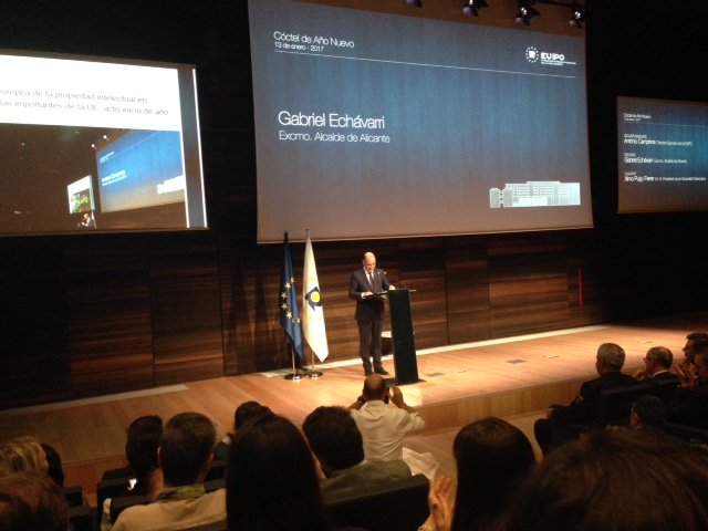 geaalicante's tweet photo. Este año la labor que realiza @geaalicante ha sido reconocida por @EU_IPO ¡GRACIAS! cóctel de año nuevo #EUIPO2017 @SOLCIR_ES https://t.co/erE02N4vON