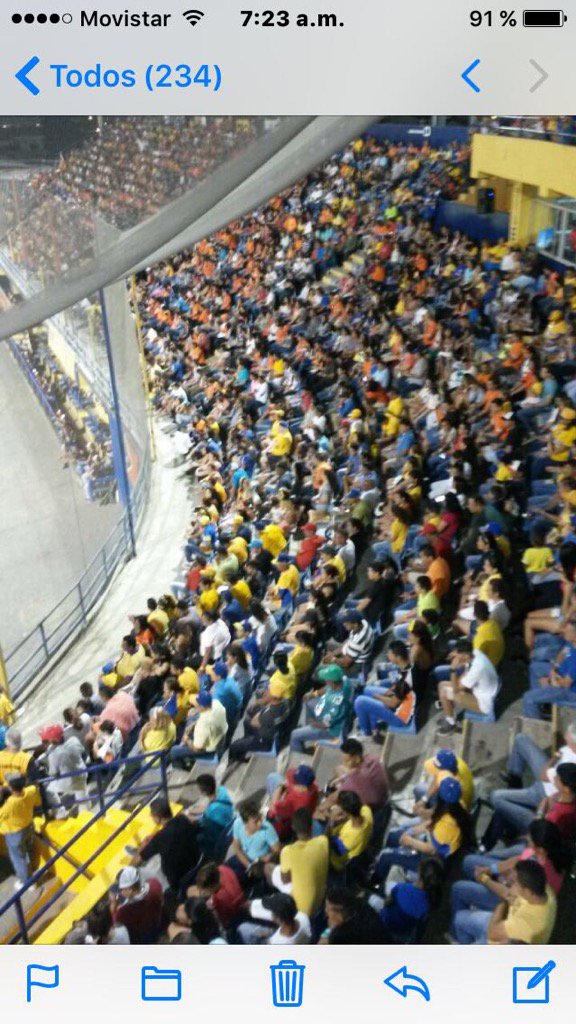 Fanáticos NO pudieron entrar al estadio. 6 estadios llenos el mismo día, NO lo hace ningún deporteJUVENIL en el mundo
