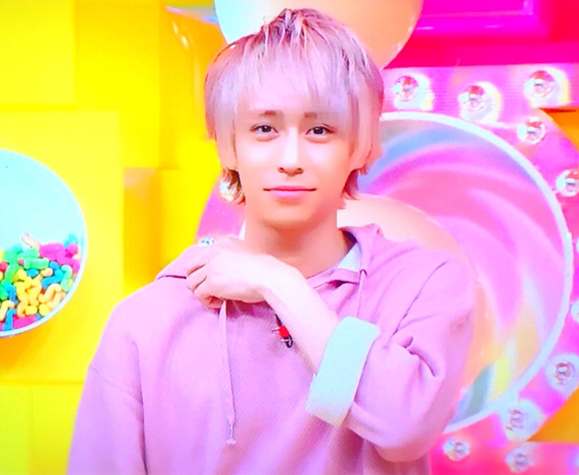 まめこ 私はとにかく気が狂いそうなレベルで人間離れした愛らしさのピンクヘアが好きで好きでピンク の中でも死ぬほど悩み倒したけど 激推してる11番にゃんはお洋服もピンクなところが堪らなかった いくつか用意された衣装から髪色に合わせたのを選ぶ光