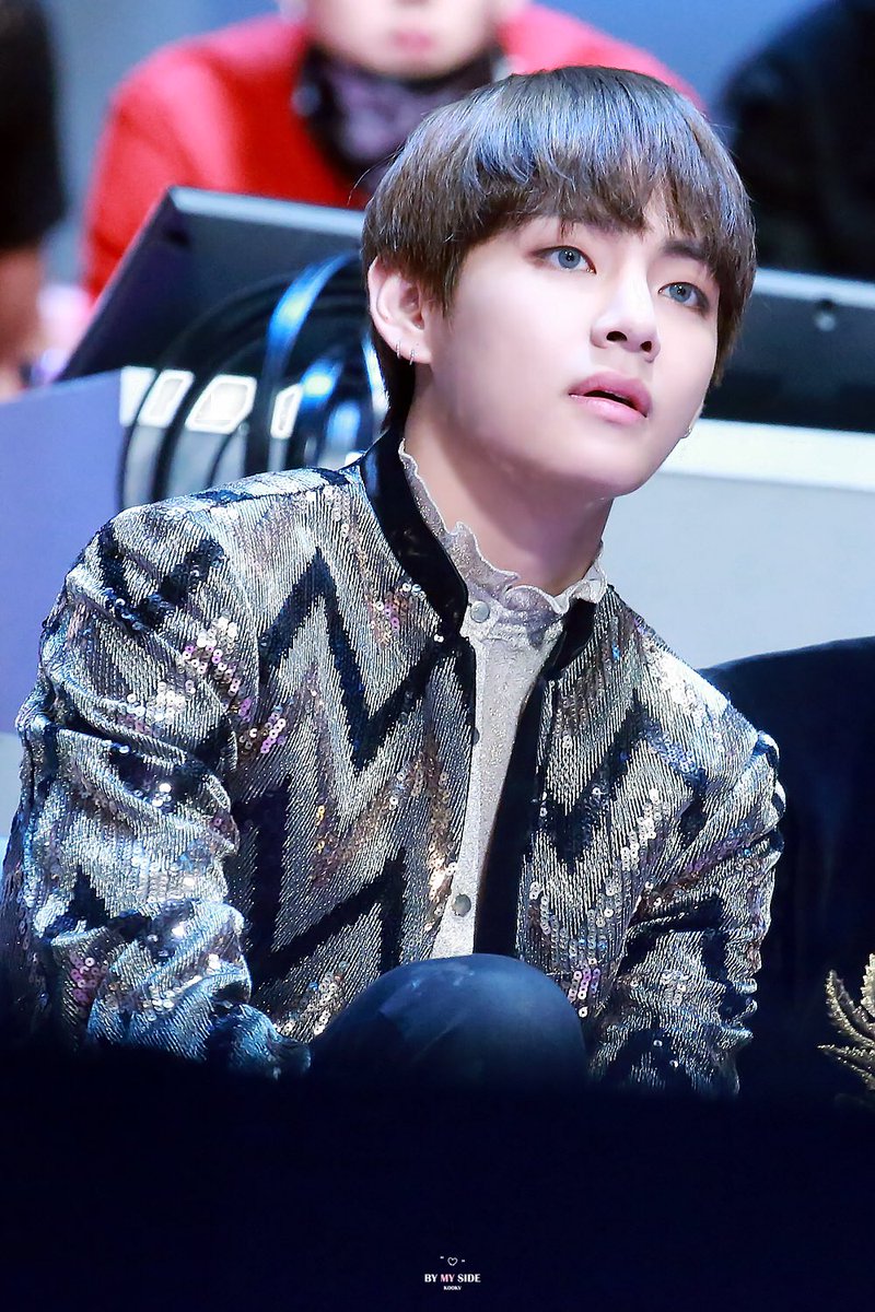 15. 집에 오자마자 약통을 뒤져서 나오는 진통제 몇 알을 쑤셔넣음. 효과는 없다만 그래도 혹여나 해서 먹어봤지만 언제 들어왔는지 거실에서 멀찍이 자신을 쳐다보고 있는 태횽이 팔팔한걸 보면 택도 없다.