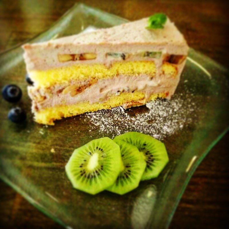 CrocusHotel's tweet photo. Pozývame vás na čerstvo upečenú tortičku 🍰   Poponáhľajte sa,aby sa vám zvyšilo 😉👌 https://t.co/iVbISXNQYL