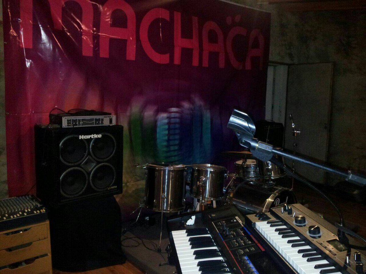 machacaoficial's tweet photo. Y un dia volvio la bandera a la sala #ensayo #saladeensayo #bandera #trapo #musicaentodo #machaca #rocknacional #rock https://t.co/gqW74mdxuW