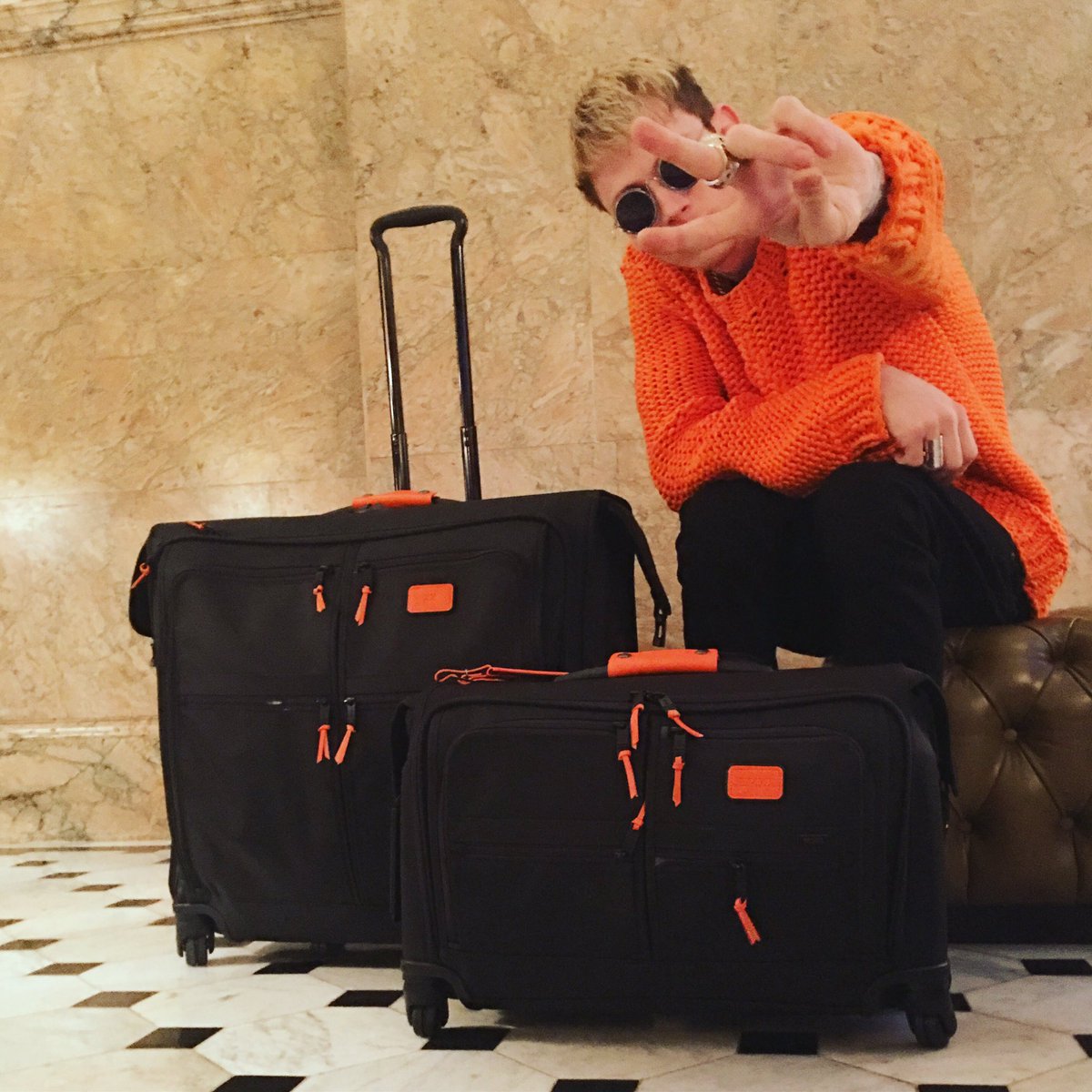 machinegunkelly's tweet photo. first time in Milan for fashion week. 🍊🔥✌🏾️✈️ imma get weird. https://t.co/s2PdGbpPeH