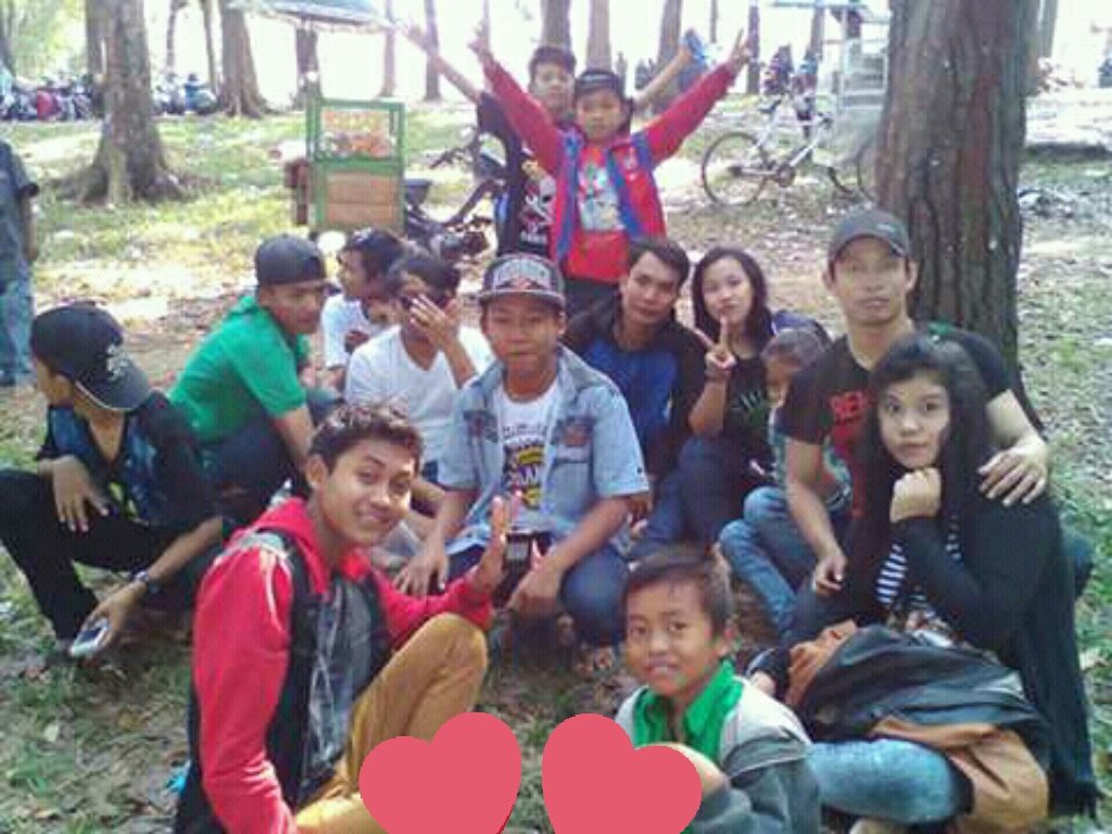 Liakamelia0896's tweet photo. Kangen kebersamaan😭😭
#lena
#gunawan
#ahonk
#firman
#wawan
#tedi
#endang
#nurpai
#bigfamilyjangkar https://t.co/fVpXqMFlzx