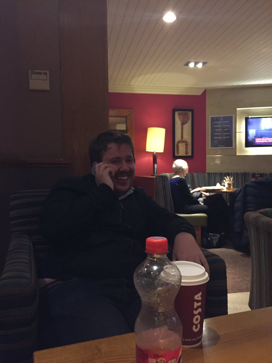 steve_nufc's tweet photo. @JurysInnHotels does this mans head and neck look bare to you? Lost hat and scarf in your Manchester hotel! #losthatandscarf https://t.co/JUk94VCQTo