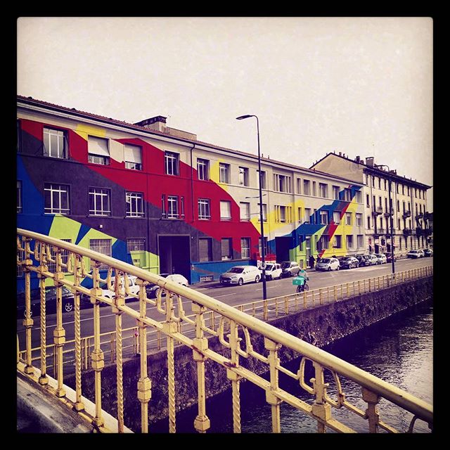 LeonardoDeSanti's tweet photo. Colored waves. #milano #street #milanostreet #misph https://t.co/qOh9iNPfft https://t.co/Rmreuz6gDJ