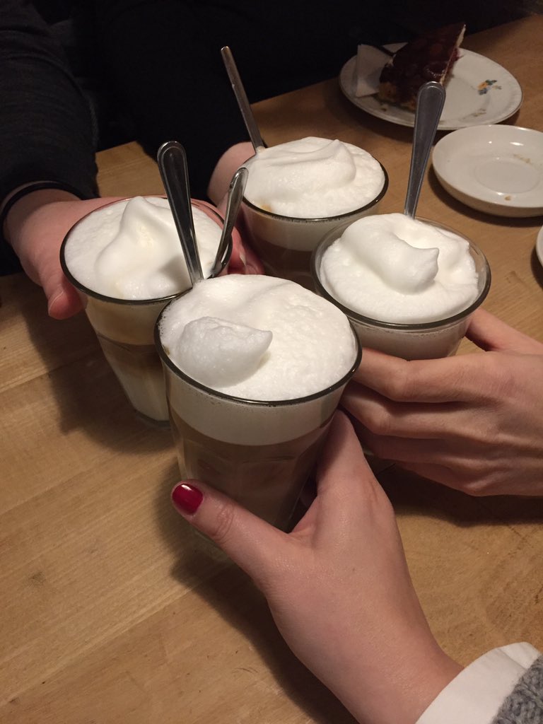_Gemischtwaren's tweet photo. #krieewelchschekaffeeklatsch #tweetcake https://t.co/aYMbUqgdn1