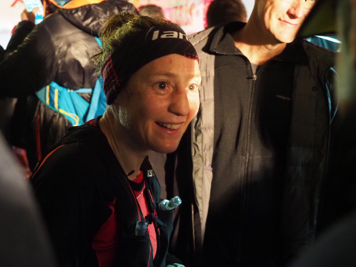 Silvia Trigueros takes 7th place woman, in 13:31. #HK100