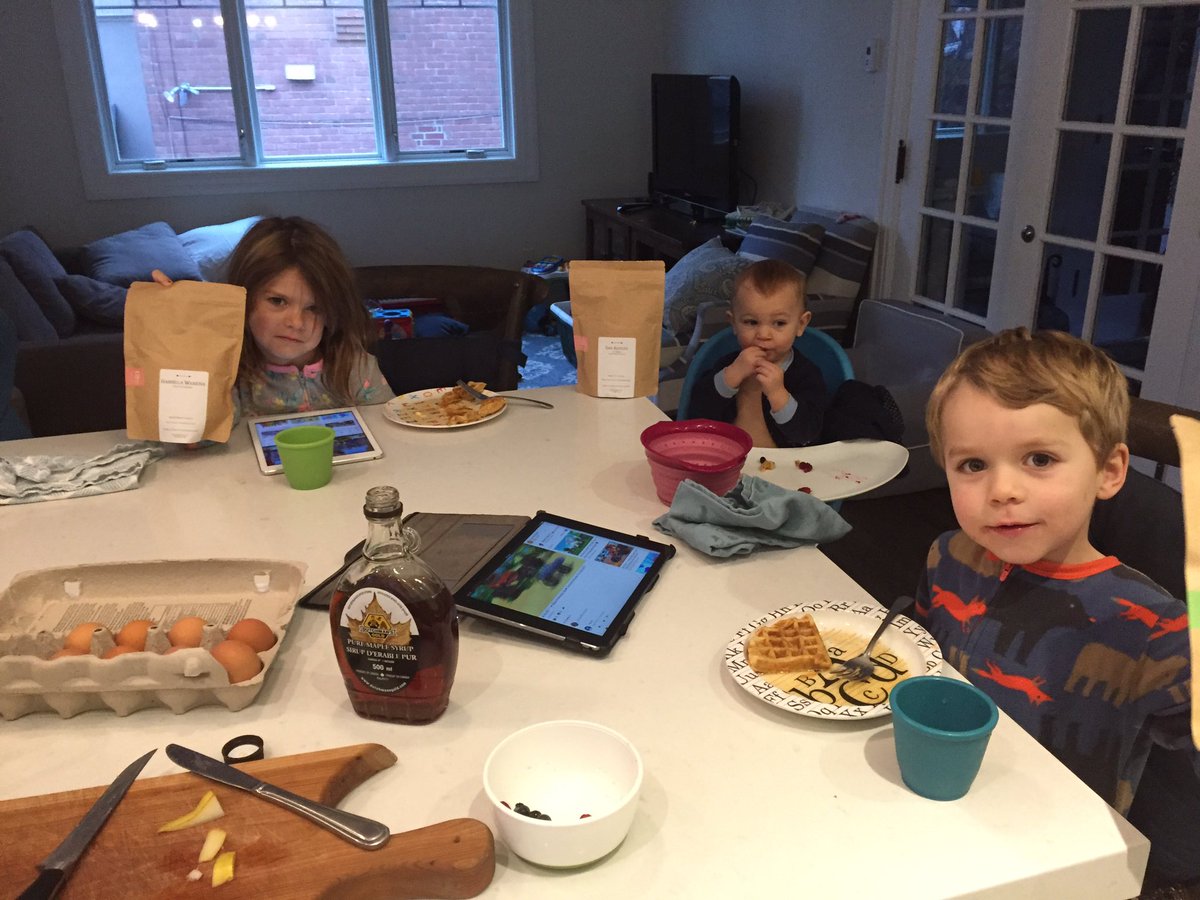 The kids saying thank you to <a href="/deMelloPalheta/">De Mello Coffee</a> for the holiday gift. #daddyneedsgoodcoffee