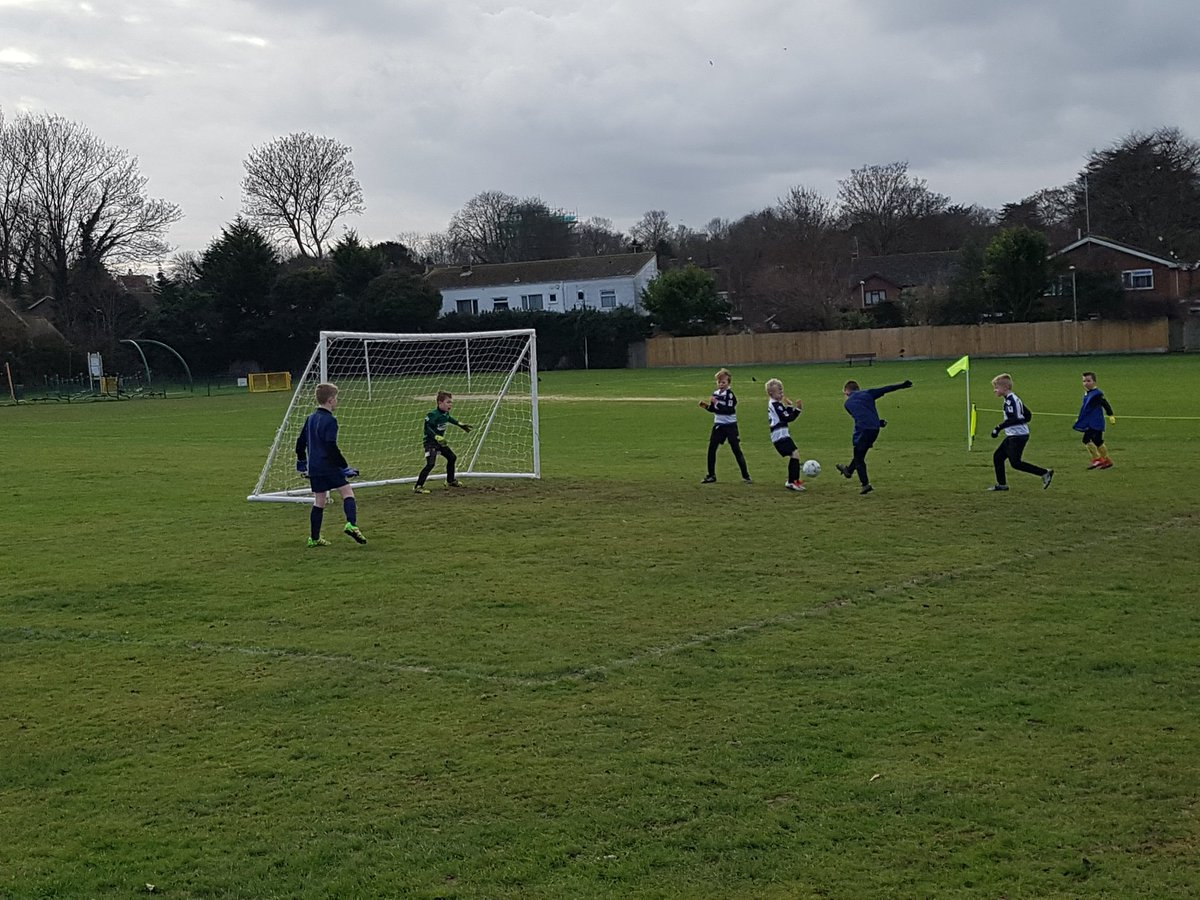 HBWanderersFC's tweet photo. Top team performance from the u8s today- #passandmove #enjoyanddevelop #greatattitude https://t.co/eNDnrLjn36