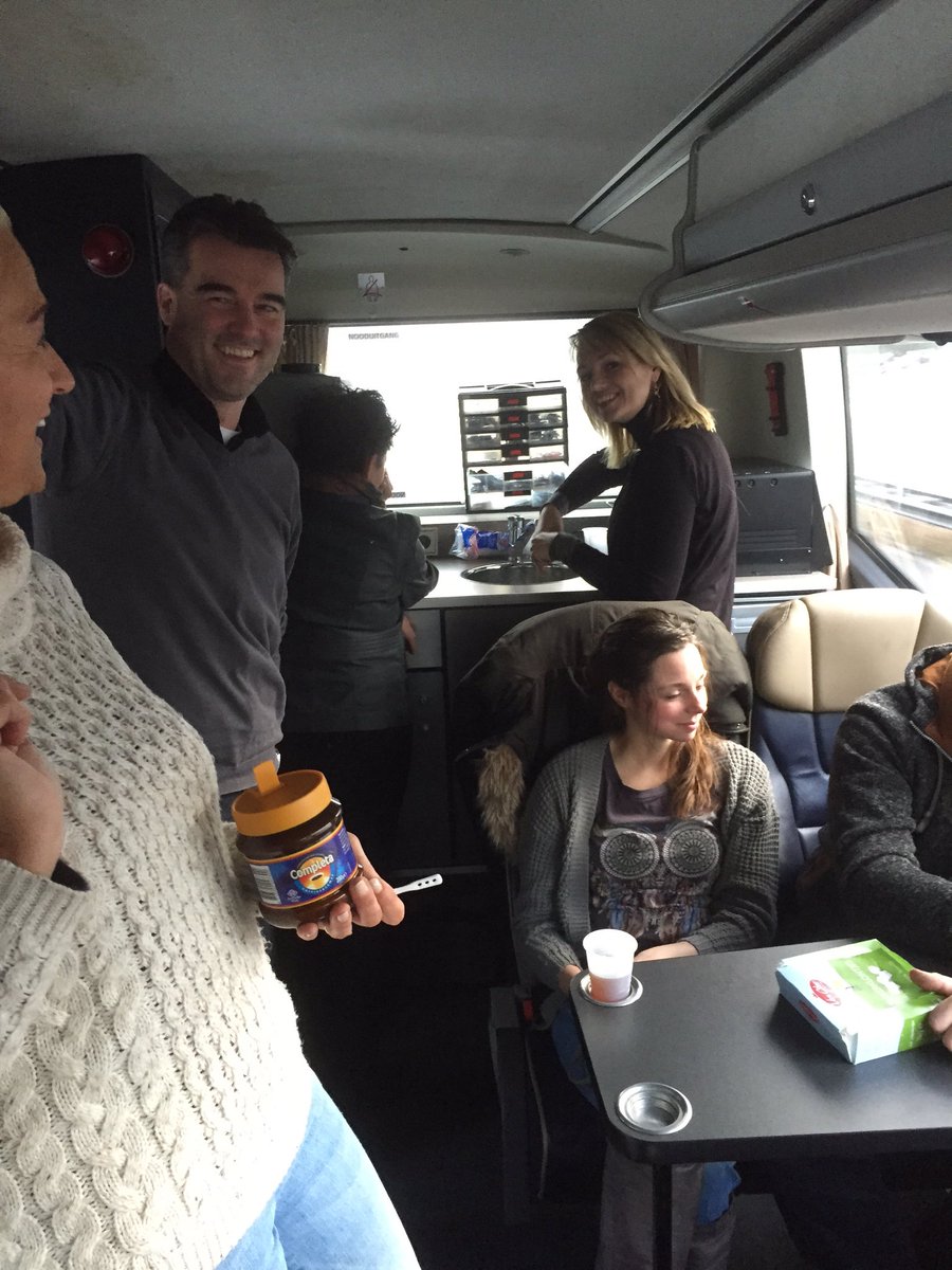 Bedrijfsuitje met @Oadeenreis naar Amsterdam. Prachtige touringcar. Toch weer een vertrouwd gevoel. Het bloed kruipt...