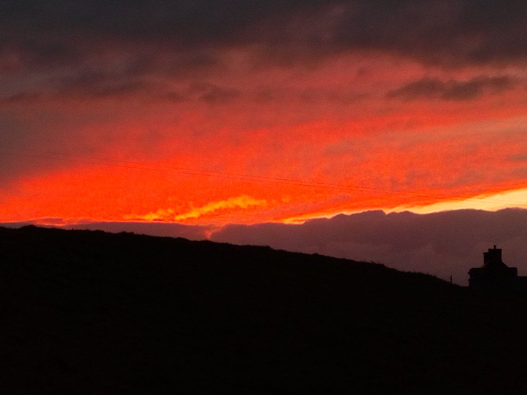CapeClearBioBtz's tweet photo. Winter skies on Cape https://t.co/9qvCO76BRP https://t.co/Fu3ku0Y15a