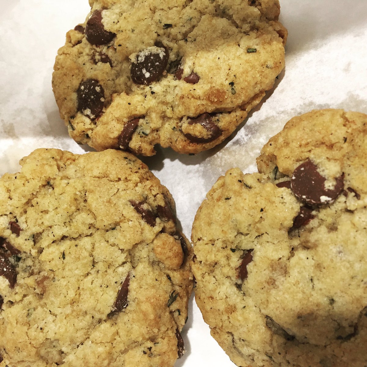 Lune_Chocolat_'s tweet image. Also available today- brown butter,rosemary,chocolate chip cookies...come taste them while they last!