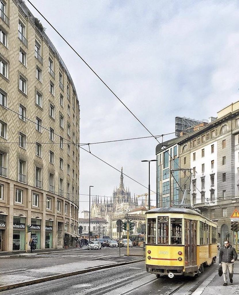 Baglioni_Hotels's tweet photo. We love this street scene in Milan captured by @luckygirlinmilan #Milano #travel #streetsc… https://t.co/kkfglL01TN https://t.co/4h1wgSLghK