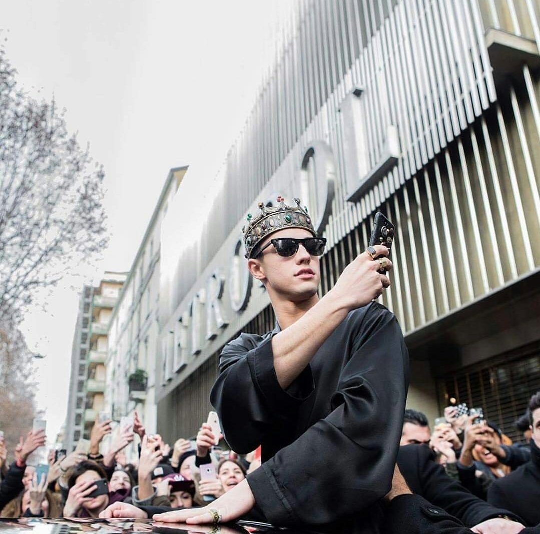 CameronDFrance's tweet photo. Cam après le show @dolcegabbana https://t.co/dbWEV2zRzX