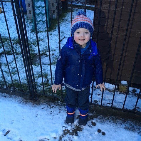 CDavidsonHSE's tweet photo. Likes the snow βοΈ#scaffolder #brentbravo #threeandthree #offshore #son #missinghim #halfwaβ¦ https://t.co/XLYvlyvAWa https://t.co/orYxfnnIVT