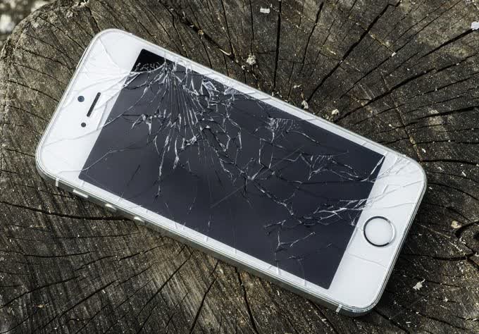 Qwik2FixATL's tweet photo. Broken iPhone?  No problem, we'll take care of it. https://t.co/j2ZVua6u3d